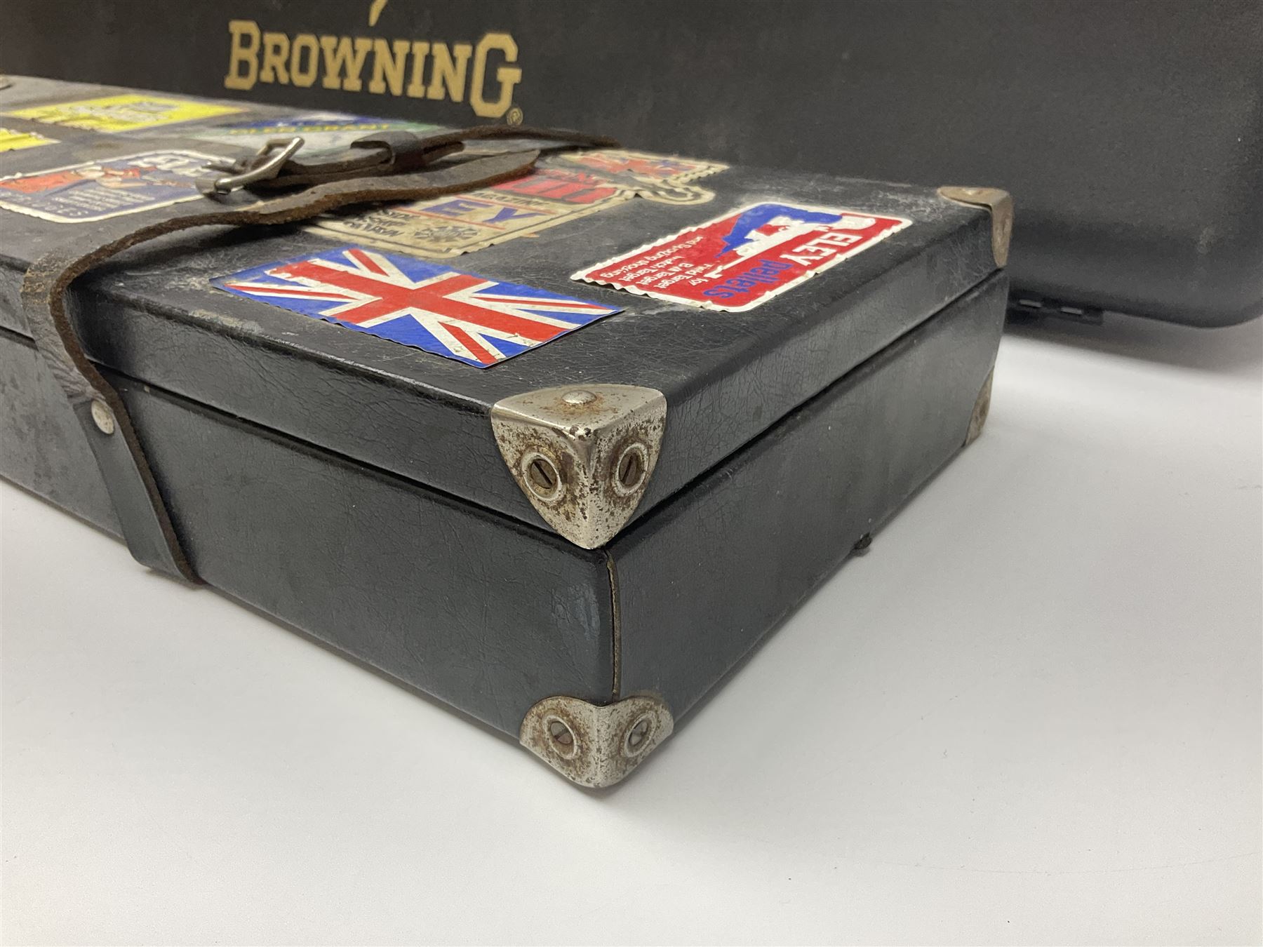 Browning black plastic shotgun case to accommodate 76.2cm (30
