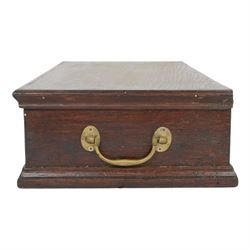 19th century Moghul Indian silver and silver gilt chess set, comprising thirty-two pieces, modelled as soldiers mounted upon elephants, camels and horses with the pawns on foot, unmarked, King H10cm