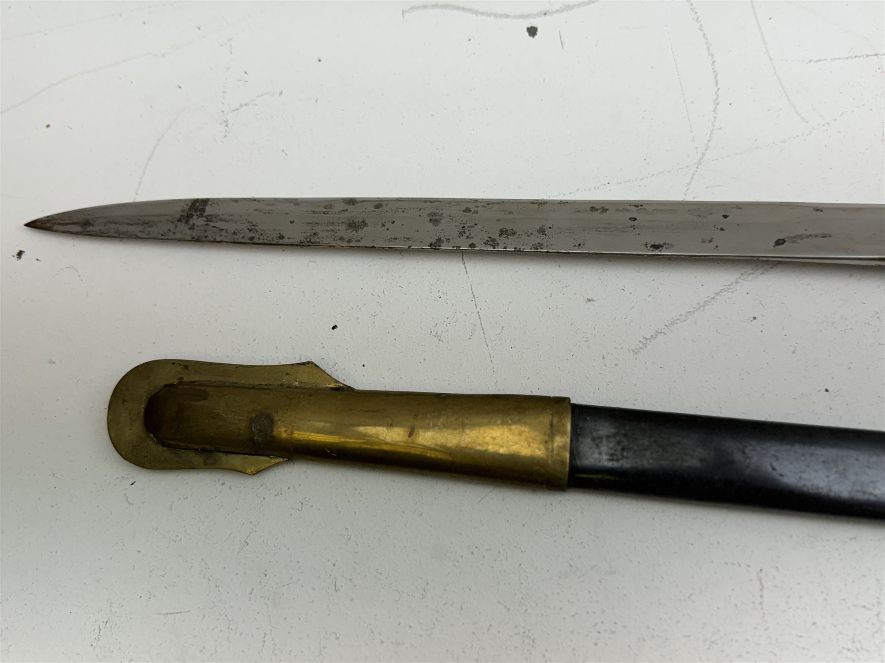 Replica Confederate States Army officer's sword, with brass pommel, black leather hand grip, the 85cm single edged blade marked CSA, in a metal and brass scabbard, L106cm