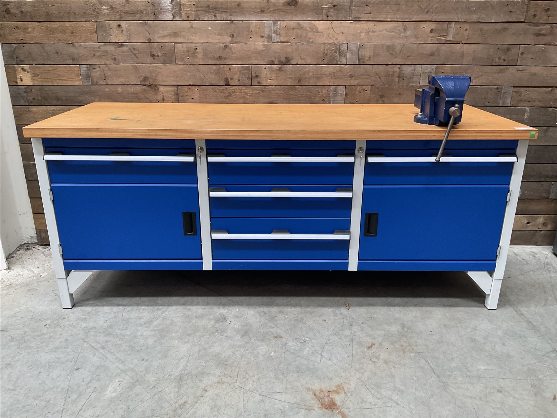 Bott cubio storage workbench, five drawers and two cupboards, single vice
