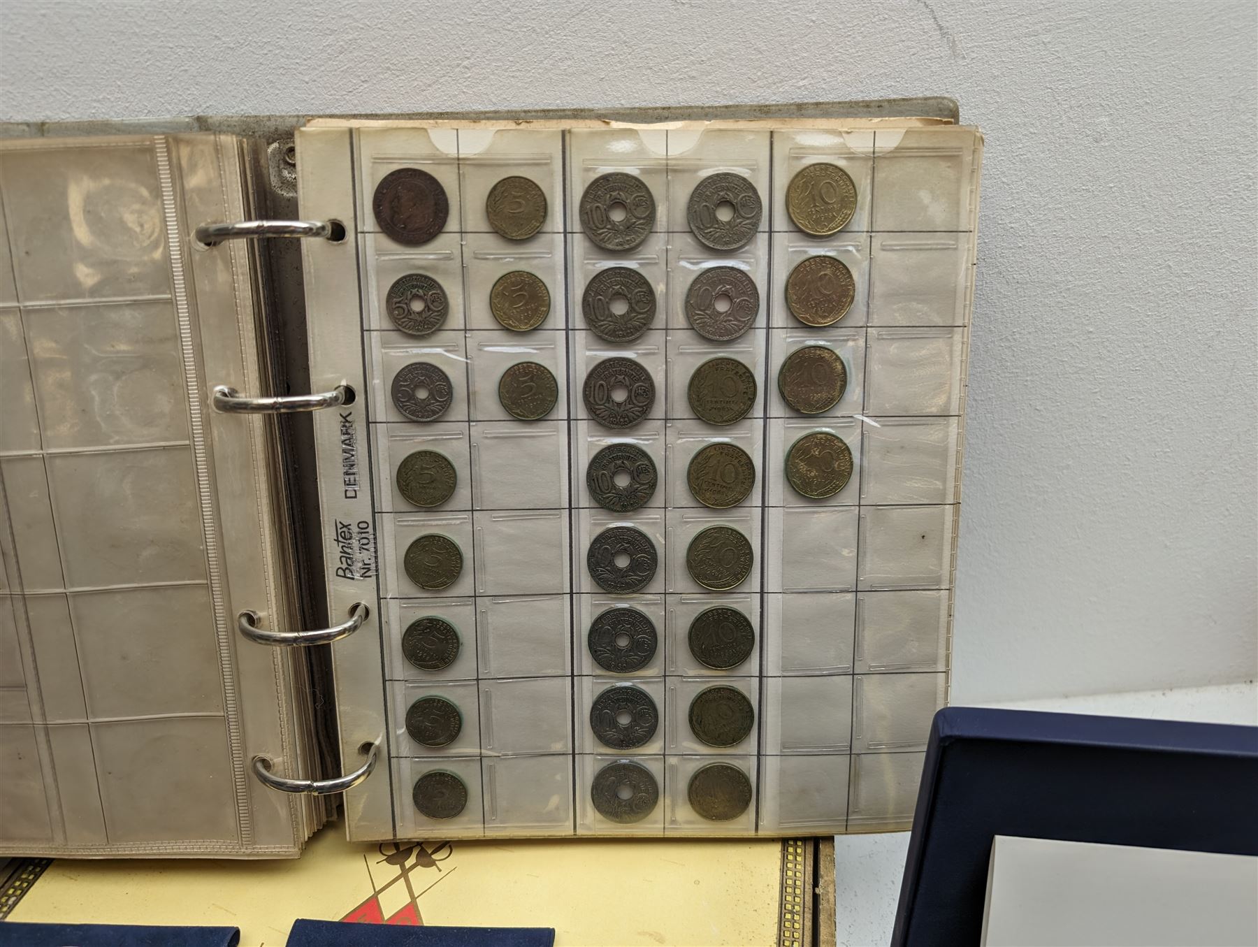 Great British and World coins, including 1996 brilliant uncirculated coin collection in card folder, 1998 proof coin set in blue display with certificate, commemorative crowns, 1953 unofficial year set in plastic holder, pre-decimal coinage, pre-Euro coinage etc, housed in various ring binder folders and loose