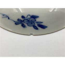 18th century Chinese blue and white Kangxi saucer, decorated with kneeling figures admiring peonies, D10cm
