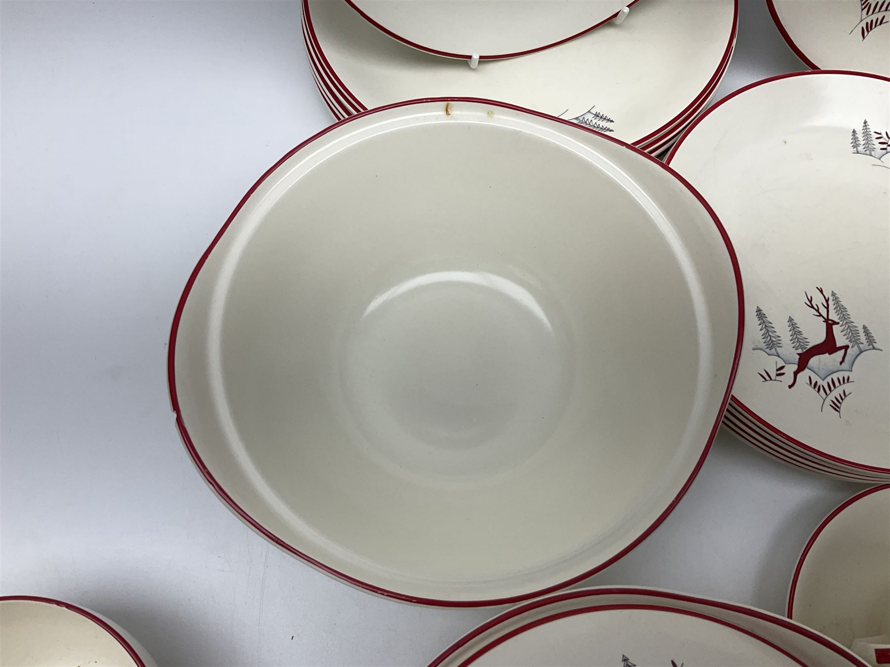 Crown Devon Stockholm patterned tea and dinner wares, to include, five teacups and saucers, milk jug, open sucrier, six dessert plates, six side plates, six dinner plates, serving platter, etc (42)