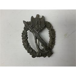 WW2 German Infantry Assault Badge, no maker's mark; and WW2 German silvered wound badge, indistinct maker's mark under pin housing (2)
