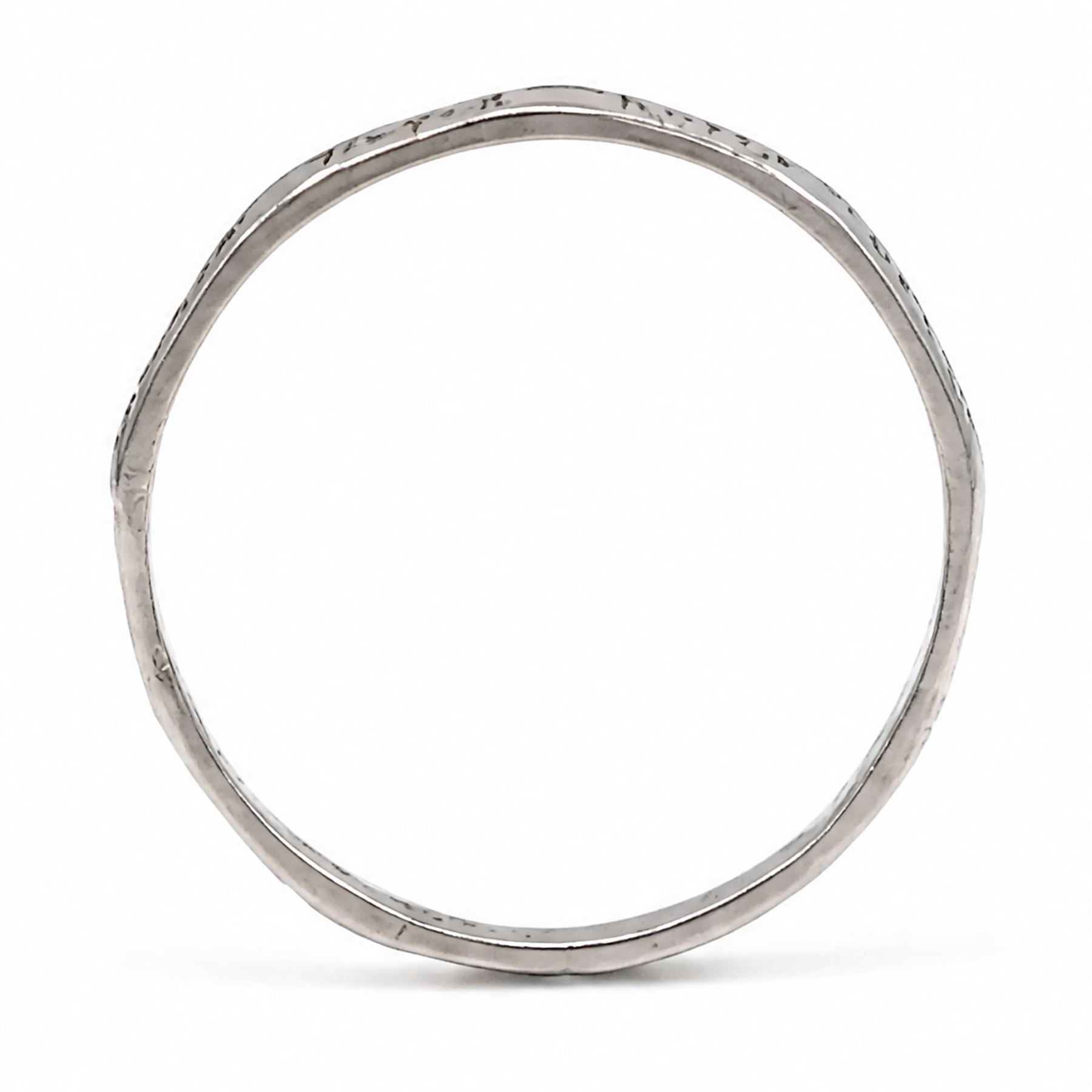 Platinum engraved wedding band, with engraved decoration, stamped