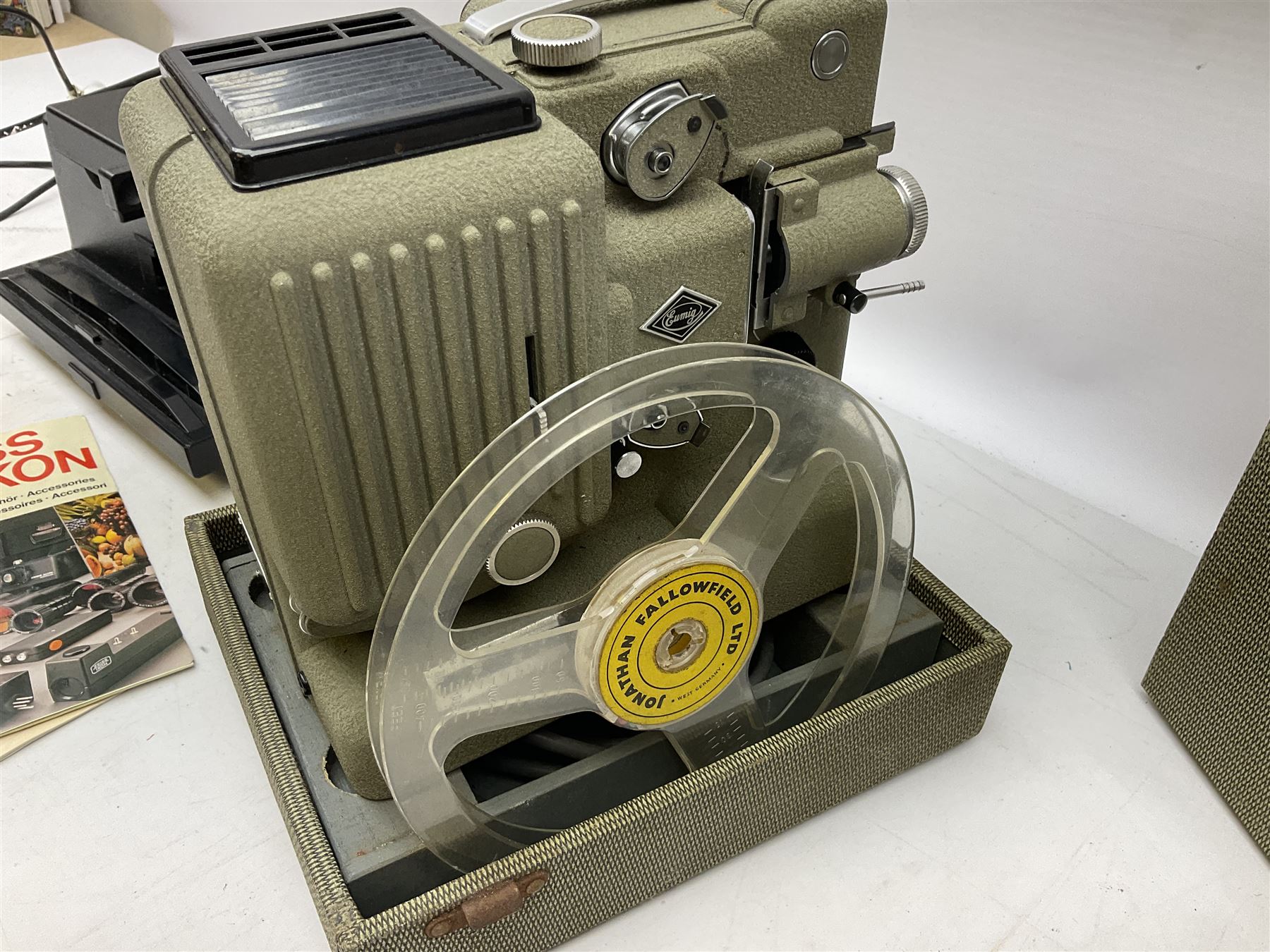 Boxed Zeiss Ikon compact projector, boxed, together with Eumig P8 Imperial projector in case