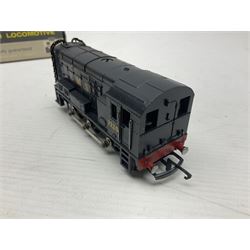 Wrenn '00' gauge - three Class 08 0-6-0 Diesel Shunting locomotives - No.7124 in LMS Black; No.D3464 in BR Blue; and No.D3783 in BR Green; all boxed with instructions (3)