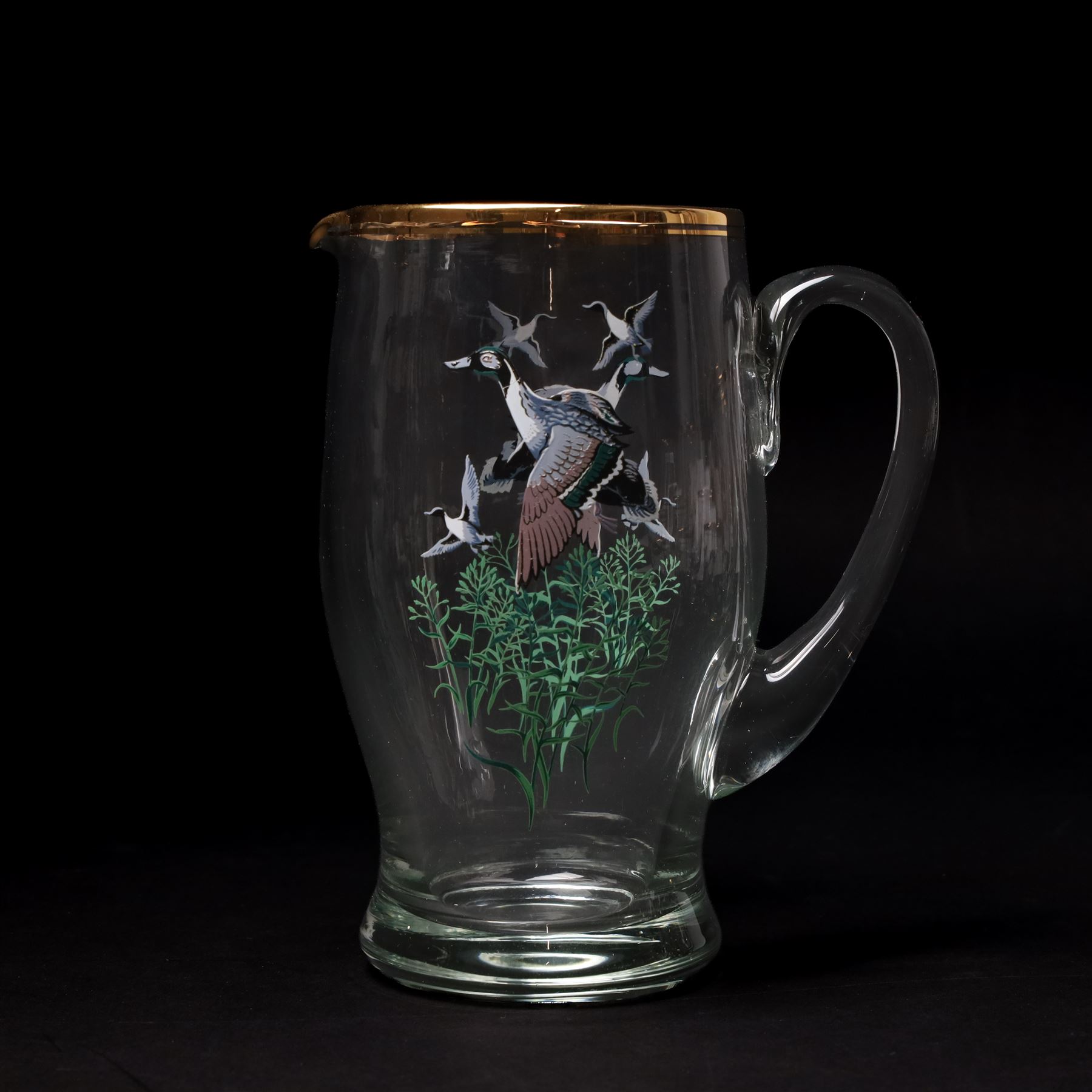 Set of ten painted glasses and jug, with geese and hunting scenes, jug H20cm 