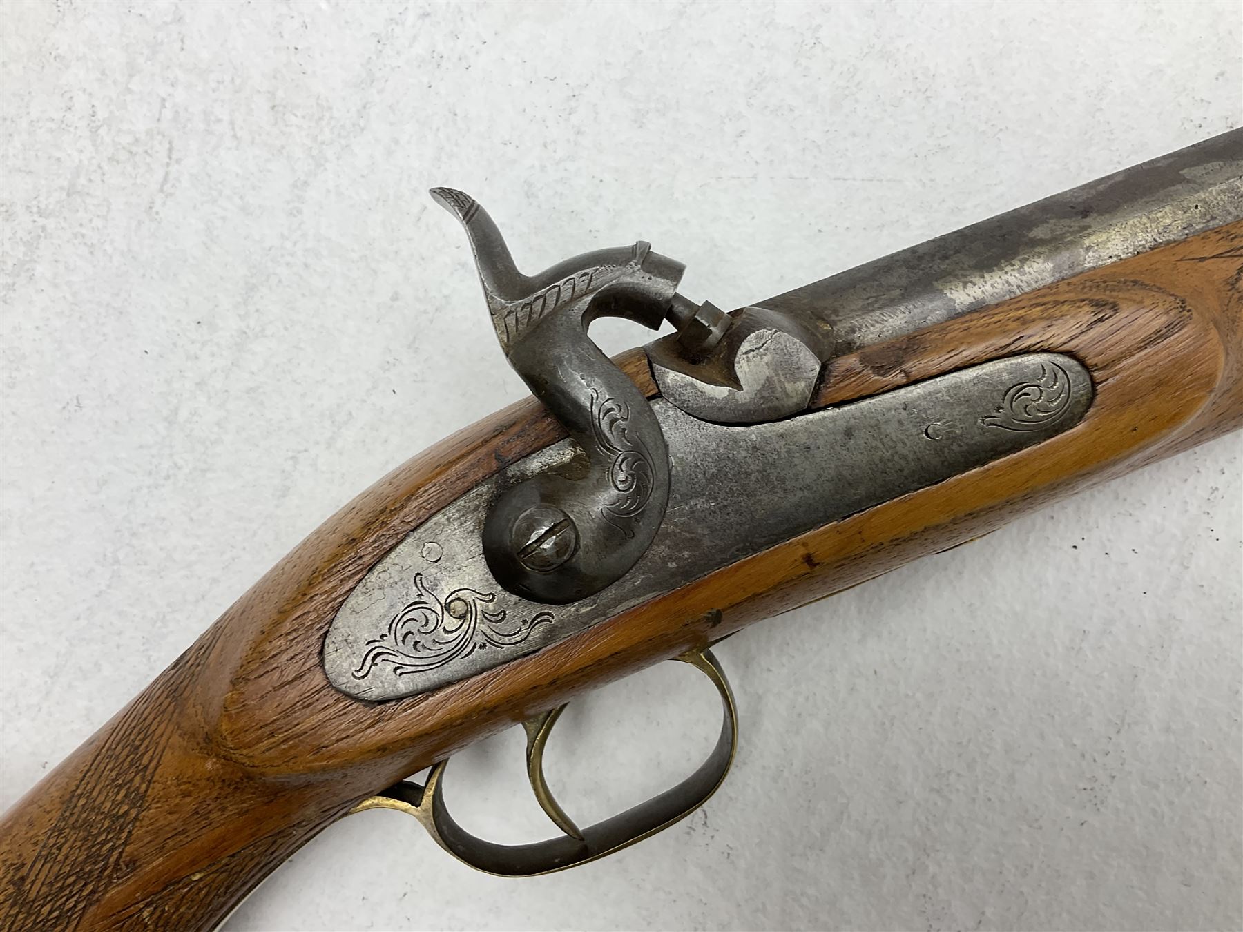 20th century Indian percussion musket, the 81cm octagonal barrel with under rib and ramrod, brass fittings including front and rear swivels, oak half stock with cheek piece and chequered pistol grip stamped 1589 L124.5cm overall