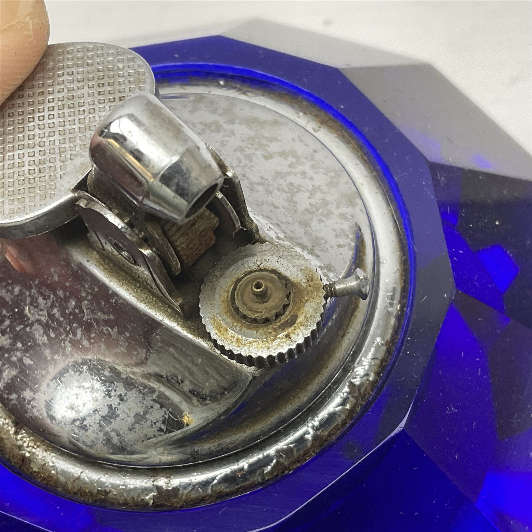 Collection of lighters, including Ronson Varaflame, Zorr Classic, Dunhill bark effect roller gas lighter, and faceted blue glass table lighter, etc