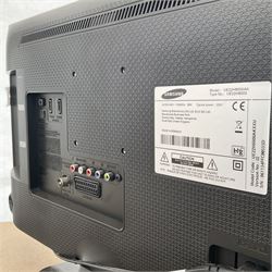 Small Samsung UE22H5000AK tv with remote - THIS LOT IS TO BE COLLECTED BY APPOINTMENT FROM DUGGLEBY STORAGE, GREAT HILL, EASTFIELD, SCARBOROUGH, YO11 3TX
