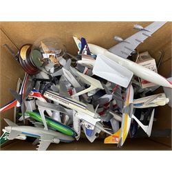 Quantity of plastic plane models together with boxed and loose die cast vehicles