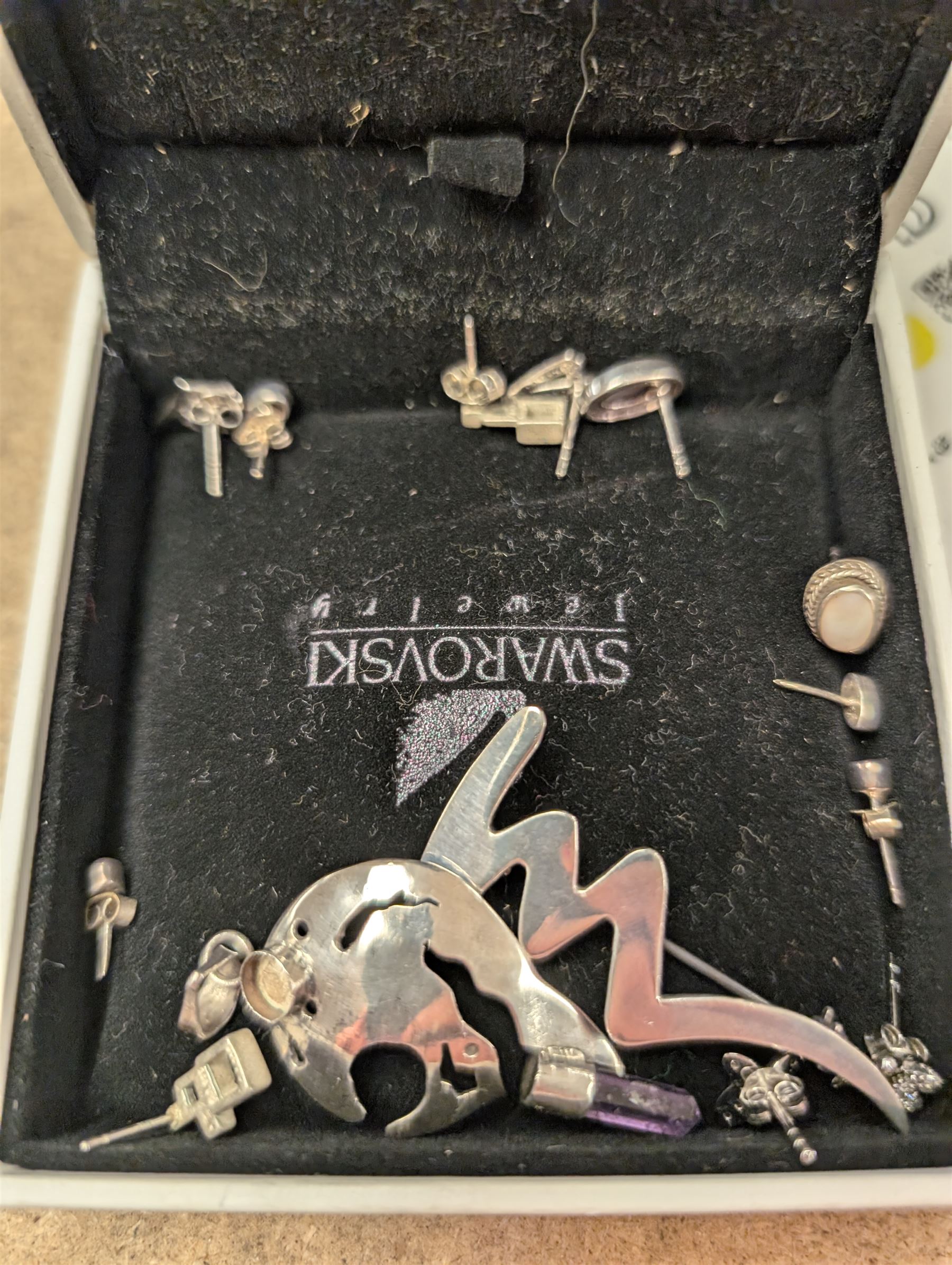 Colleciton of jewellery, including hatpins, brooches, silver earrings, etc