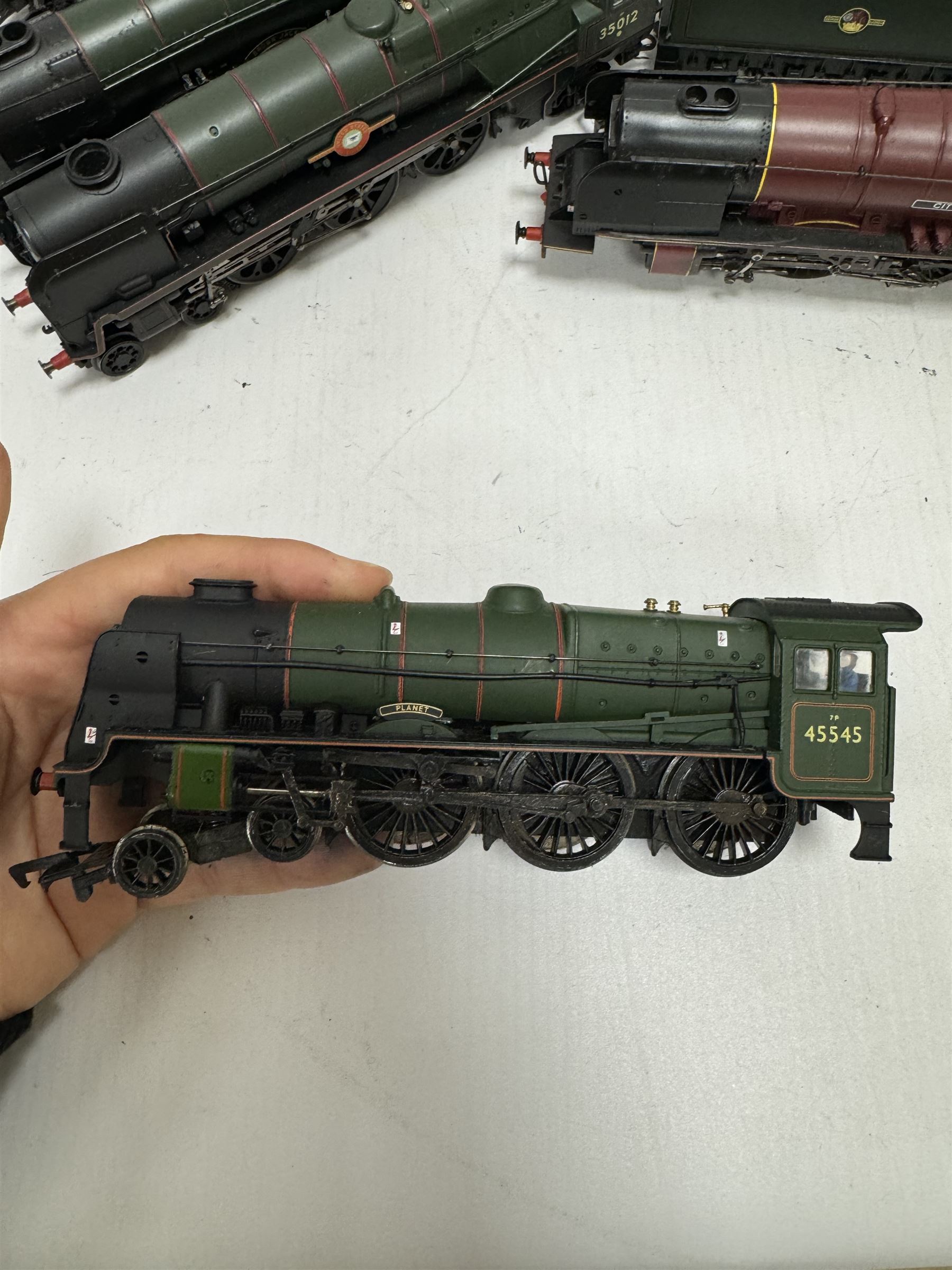 Twelve '00' gauge steam locomotives and tenders, by various makers including Bachmann, Mainline and Hornby etc, all unboxed