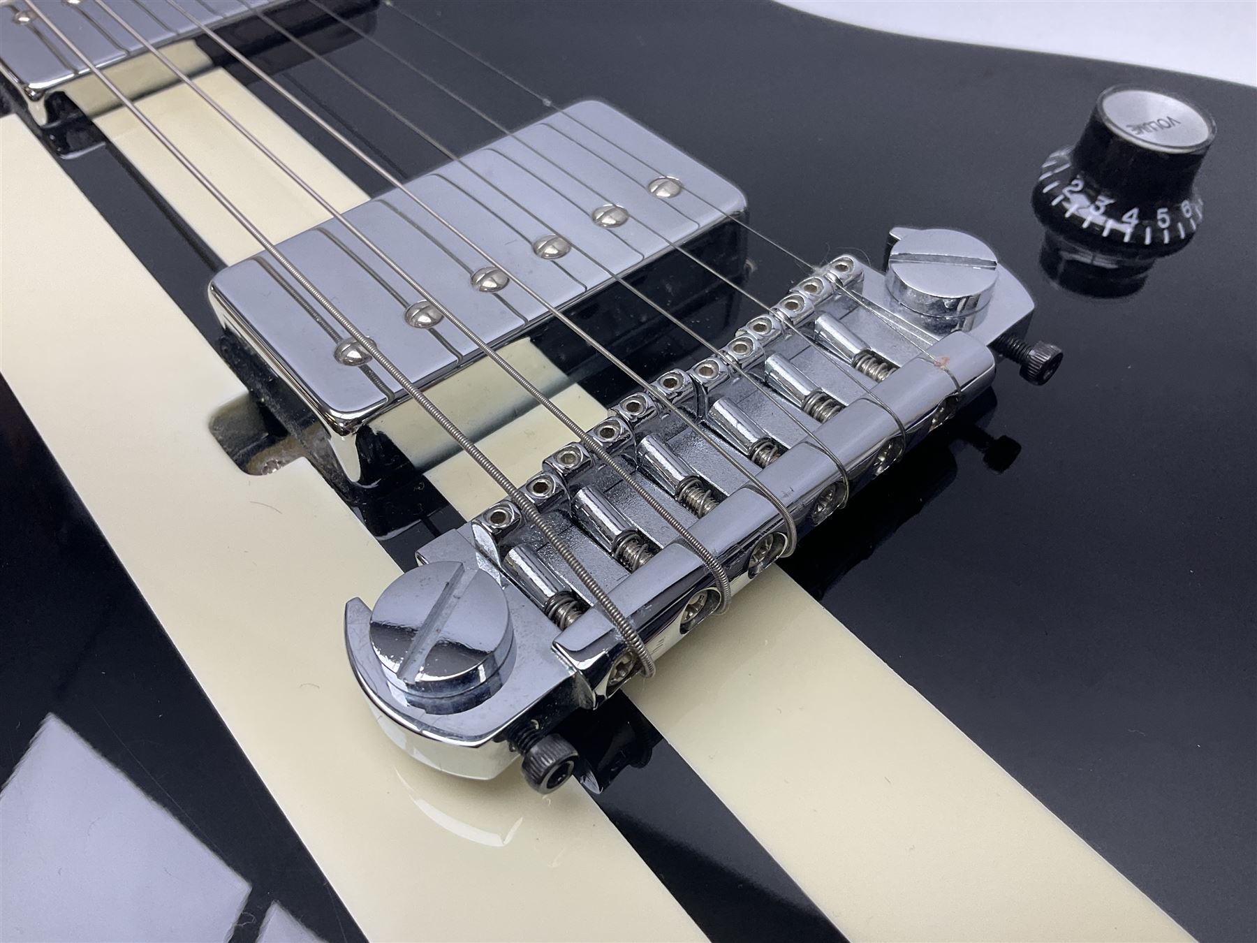 Italia Maranello Speedster electric guitar in black and white, serial no.013972; L99cm; in Italia soft carrying case; together with a boxed TGI 3491 guitar stand