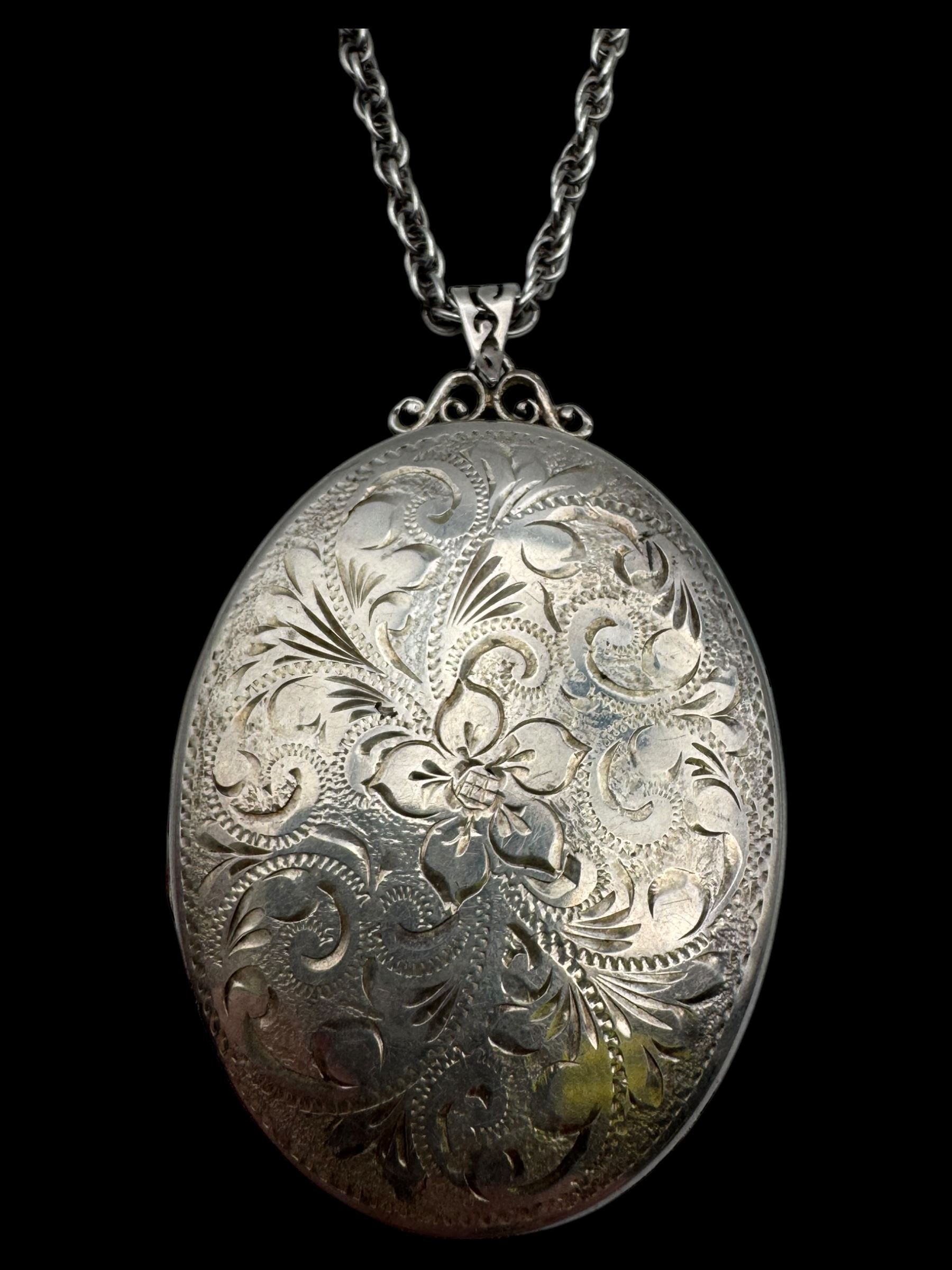 15ct gold swallow brooch, 9ct gold stone set cluster ring and a silver locket pendant, all hallmarked 