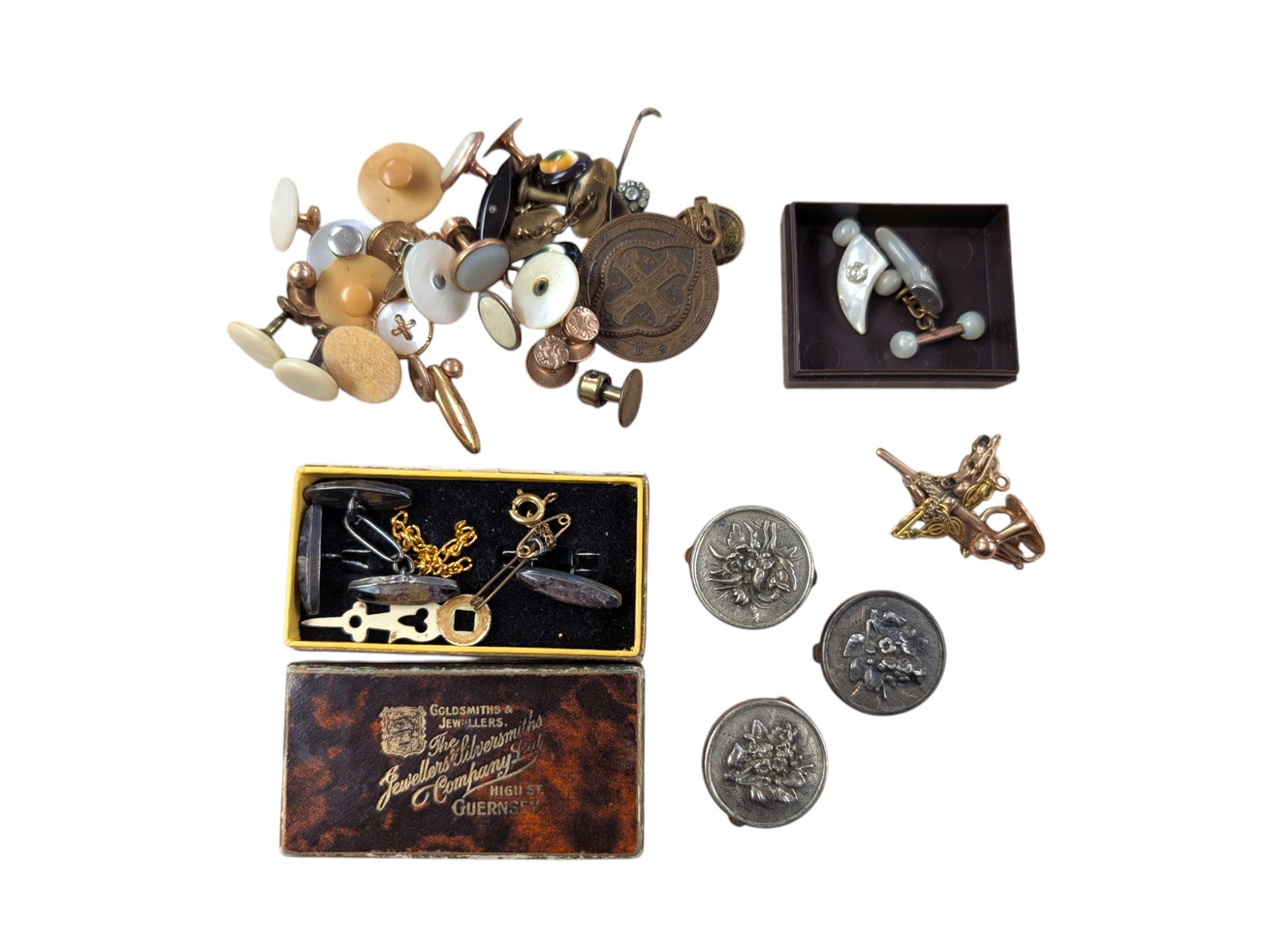 9ct gold jewellery oddments, together with a pair of silver blue john cufflinks, three buttons/studs, and other costume cufflinks and studs