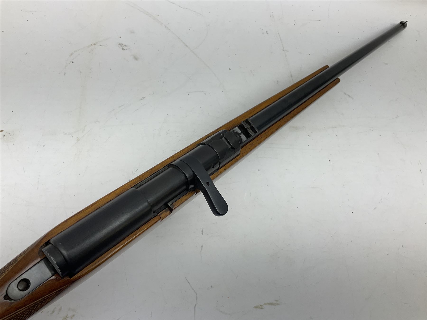 Italian Beretta .22 LR bolt-action or semi-automatic sporting rifle with 52cm barrel, 10-shot magazine and side safety No.10150 L98.5cm overall SECTION 1 FIRE-ARMS CERTIFICATE REQUIRED