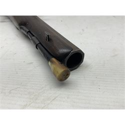 Early 19th century 16-bore flintlock single barrel travelling pistol, the 21.5cm stub twist octagonal barrel with two barrel pins and ramrod under, engraved lock plate with roller frizzen, engraved trigger guard with pineapple finial, walnut stoock with chequered grip L40cm overall