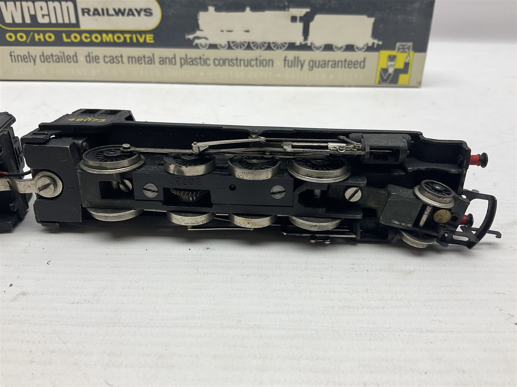 Wrenn '00' gauge - two Class 8F 2-8-0 locomotives - No.48073 in BR Plain Black; boxed; and No.8042 in LMS Plain Black; with unassociated plain blue box (2)