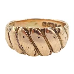 Early 20th century 9ct rose gold ring, with engraved panel decoration, Chester 1917