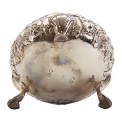 Cased set of four Victorian silver open salts, each of cauldron form with embossed foliate decoration, gadrooned rim and gilt interior, upon three hoof feet, hallmarked William Hunter, London 1844, H4cm, together with four earlier Georgian salt spoons, hallmarked London 1800, makers marks worn and indistinct, contained within a fitted case with velvet and silk lined interior
