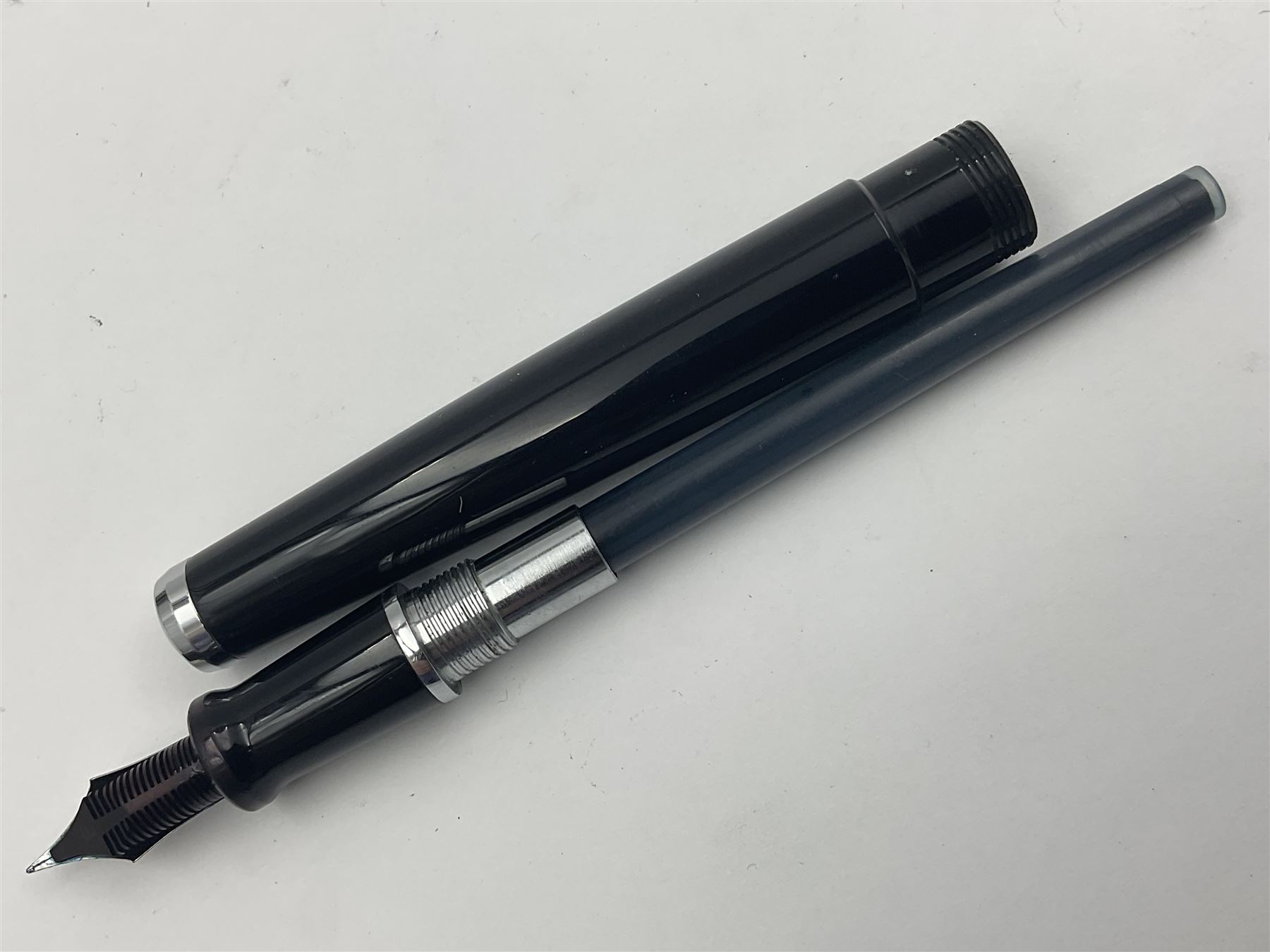 Acqua Di Parma for Aurora fountain pen, the black barrel with chrome mounts and cap, and white gold nib stamped 14K, together with a matching ballpoint pen, L13.5cm (2)