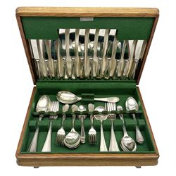 United Cutlers Sheffield silver-plate canteen of cutlery for six settings in oak case, L40cm
