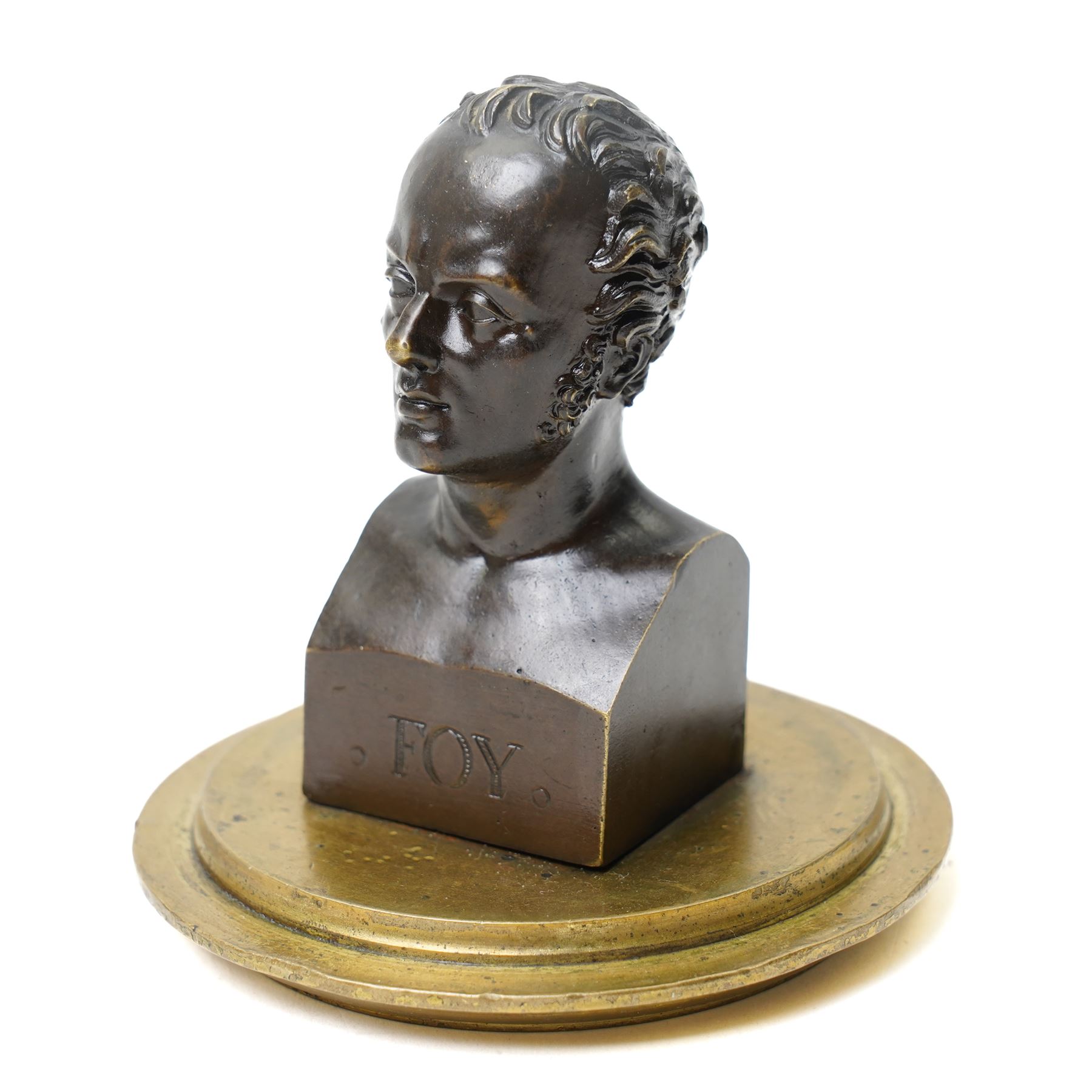 French 19th-century bronze inkwell surmounted by a bust of General Maximilien-Sébastien Foy, the cylindrical column applied with gilt-metal martial trophies and a classical caduceus of Hermes, emblematic of eloquence, commerce and diplomacy, raised on a brass socle cast with a scale pattern, on a square bronze base, the interior fitted with two glass inkwells and bronze pounce pot, H19cm