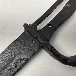 WWI Prussian S98 bayonet with 52cm fullered steel blade dated 1906 to pipeback and marked Solingen to ricasso, regimentally stamped to cross guard 56.R.11.2. for 56 Infanterie Regiment, 11 Kompanie, Waffe 2, L65cm overall; and another in battlefield relic condition (2)