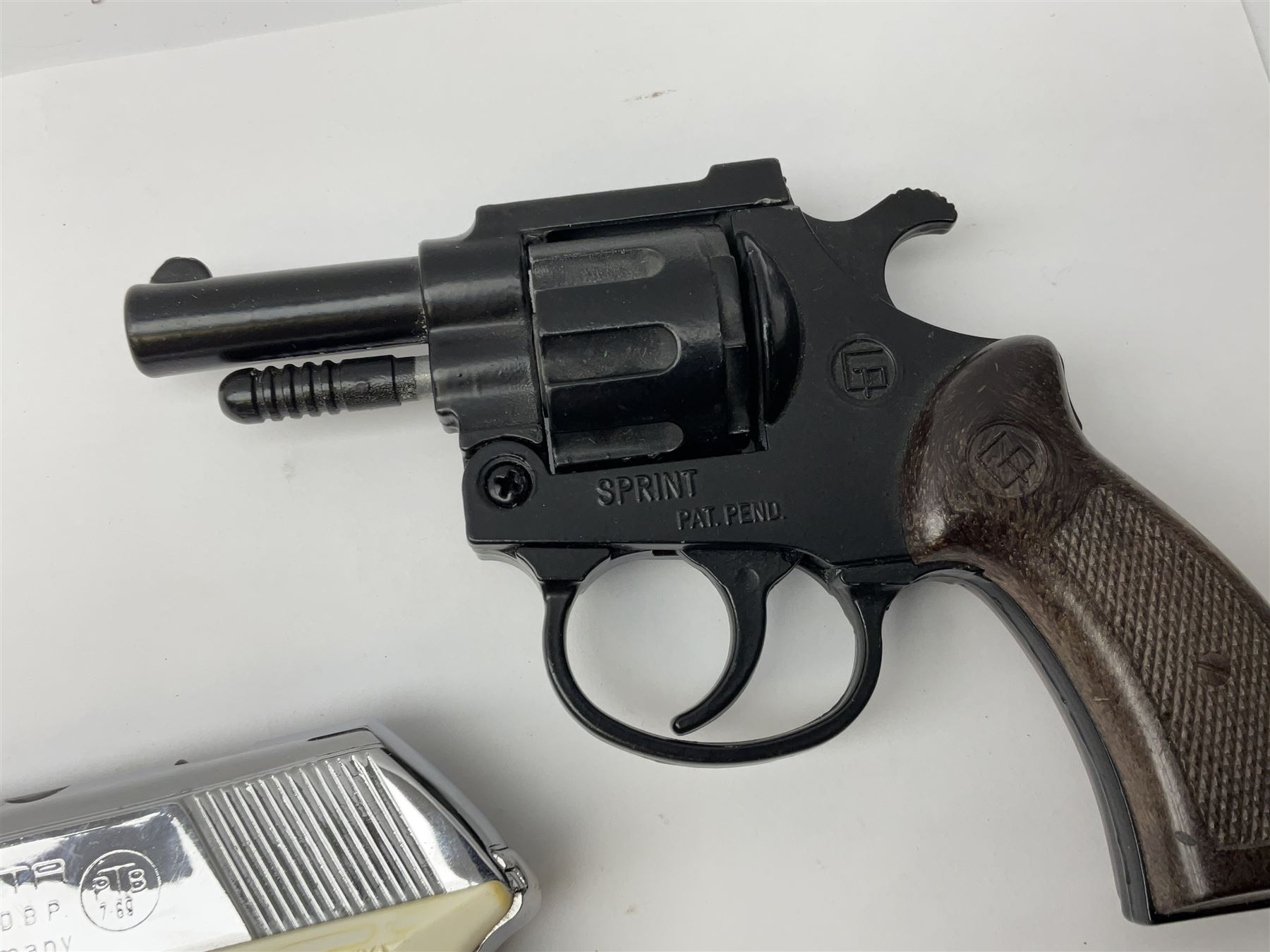 Italian Sprint eightshot .22 rim fire blank firing pistol L18cm; and