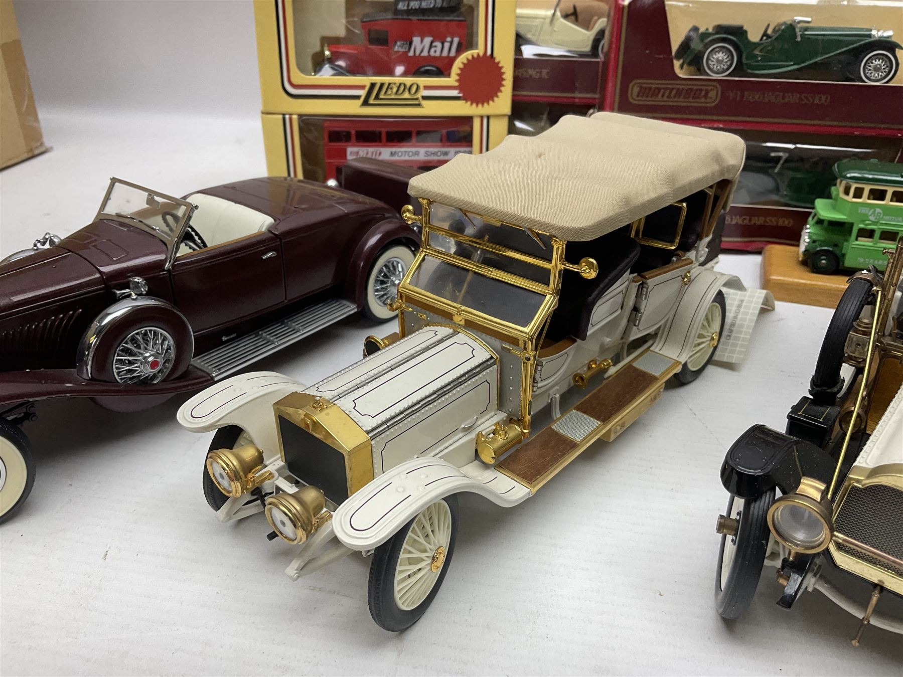Four Franklin Mint 1:24 scale model cars, to include 1940 Duesenberg, 1912 Packard Victoria, 1935 Duesenberg and 1911 Rolls Royce, together with other diecast vehicles including Matchbox Models of Yesteryear, Lledo etc