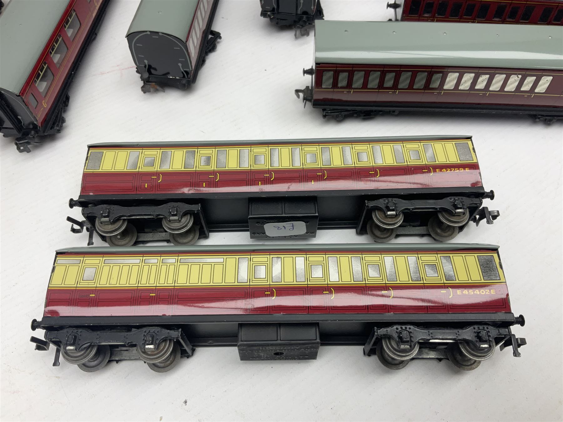 Hornby Dublo - fourteen passenger coaches including Southern Suburban Stock, Gresley Stock, Stanier Stock etc; and TPO Mail Van; all unboxed (15)
