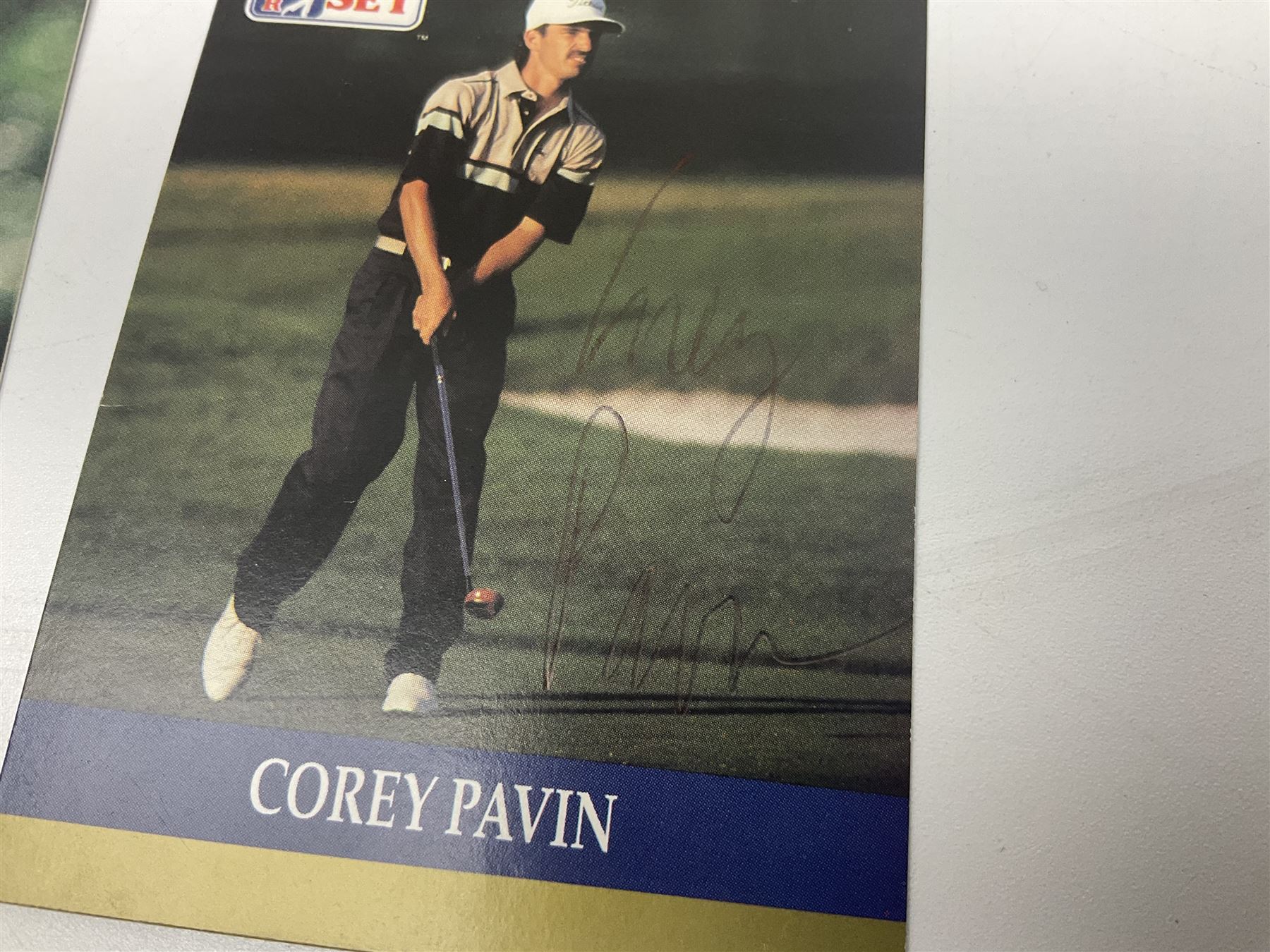 Collection of autographs, to include Mia Farrow, Rowan Atkinson, Tom Kite, Corey Pavin, Craig Stadler, Vladimir Ashkenazy etc 