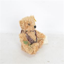 Set of seven Steiff Days of the Week Bears, issued by Danbury Mint, seven jointed bears with stitched noses, all dressed for a different day of the week, with Steiff button in ear and original tags, H24cm