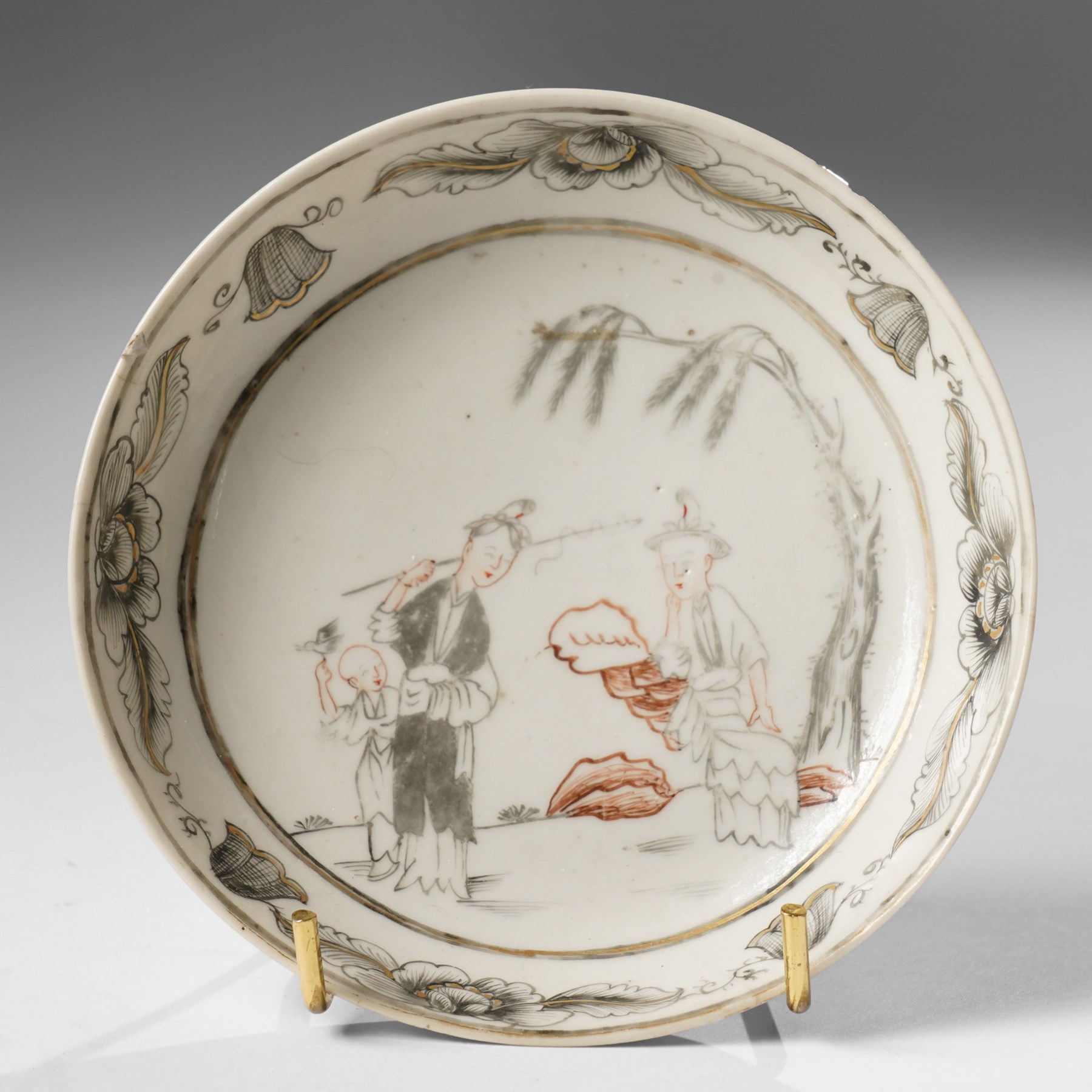 Chinese Yongzheng period coffee cups and saucer, painted in grisaille with figures in traditional landscapes and heightened in gilt (3)
