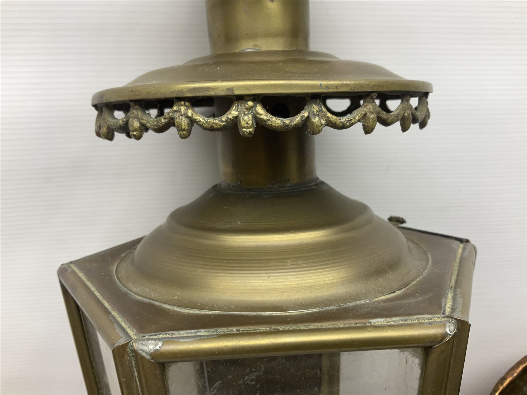 20th century brass carriage lantern, with six glass panels and eagle finial, together with a copper coal scuttle and hammered copper vase, lantern H77cm