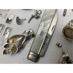 Silver mother of pearl handled fruit knife, silver jewellery including masonic pendant necklace, shell pendant, coin ring, Claddagh ring and charms etc, and a collection of ingots