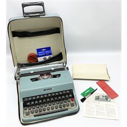 Olivetti Lettera 32 manual portable typewriter in carrying case