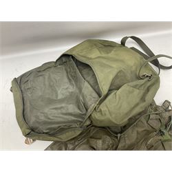 Falklands War - Argentine Special Forces beret with metal badge reputedly taken at Goose Green May 28th 1982 by Cpl. Hudson attached to 2 Para; together with an Argentine Gas Hood (2)