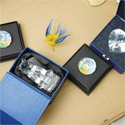  Swarovski glass and metal spray of flowers, two Swarovski bears, Hadeland glass bear and other glass ornaments