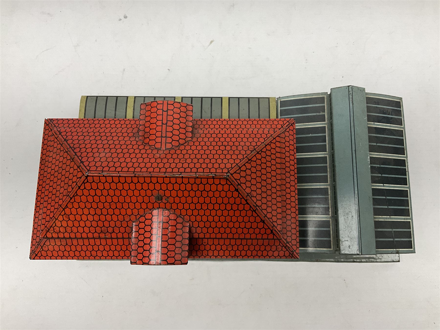 '0' gauge - Bing tin-plate two-storey double sided station with open walk-through to one end, rail side canopy, hinged doors and removable roof giving access to clock illumination L35cm; Bing hand-cranked turntable and open wagon; Marklin tin-plate level crossing barrier and Newspaper vendor's tin-plate four-wheel hand cart (5)