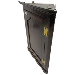 George III oak wall hanging corner cupboard, projected cornice over crossbanded and fielded panelled door, enclosing three shelves