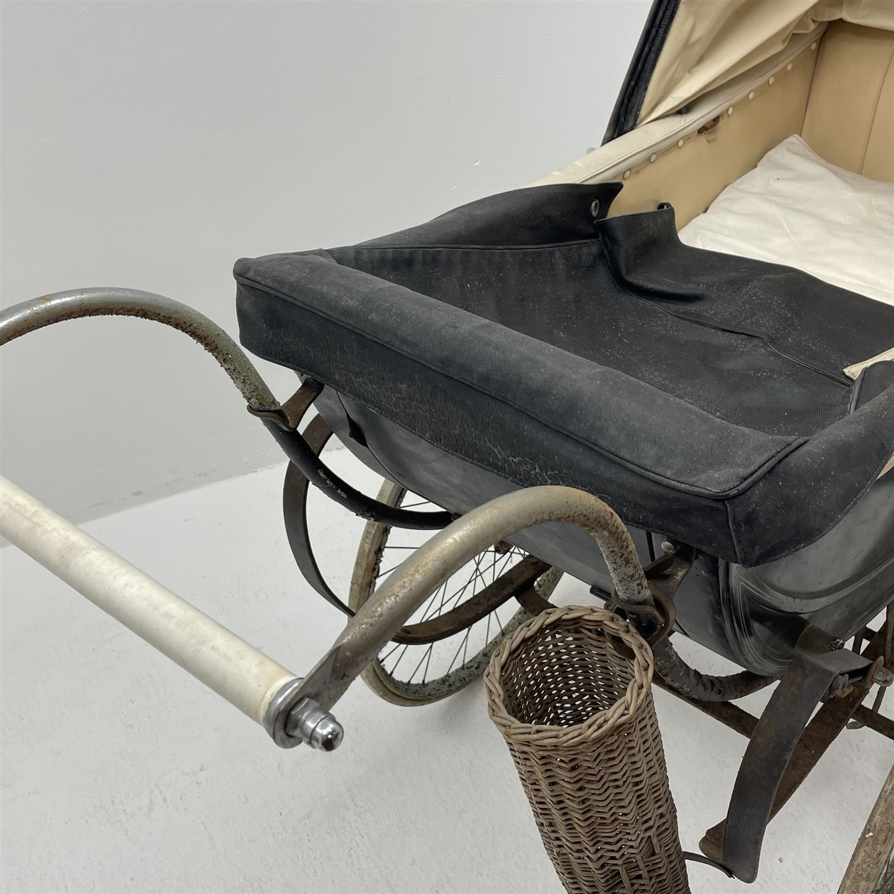 Vintage pram by Osnath 