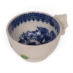 Small Caughley blue and white wine tasting cup, decorated in the Fisherman or Pleasure Boat pattern, circa 1785, with scroll thumbpiece handle, D5cm