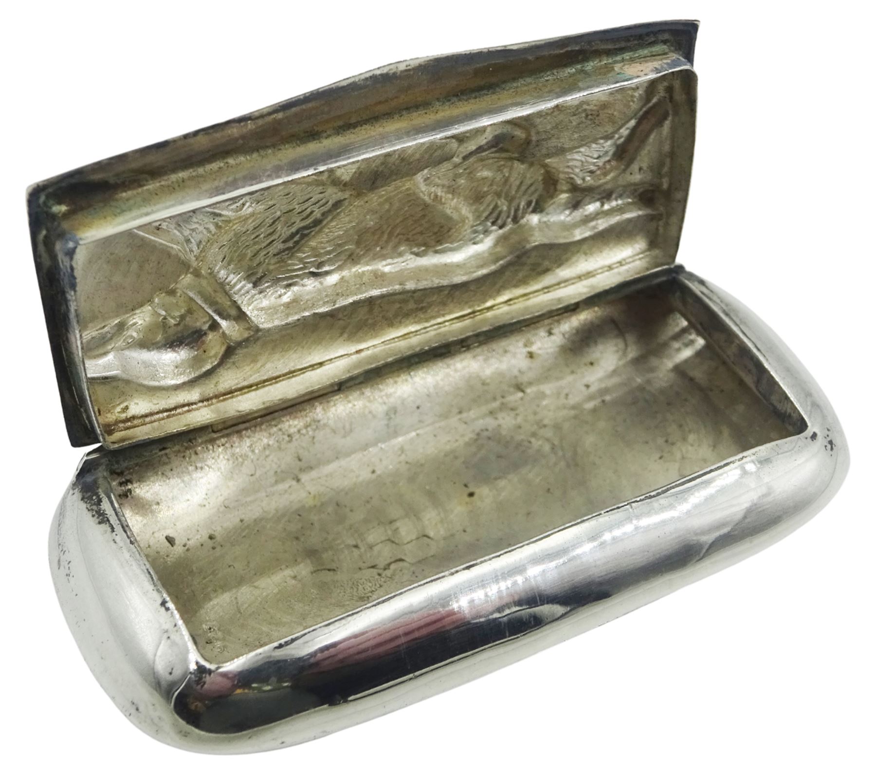 Modern silver snuff box, of rounded rectangular form, the hinged cover decorated in relief with a dog, hallmarked C M E Jewellery Ltd, Birmingham import 1994, and stamped 925, approximate weight 0.80 ozt (25 grams)