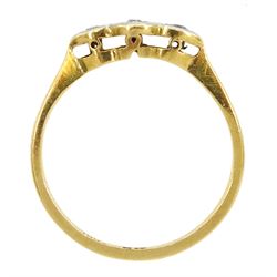 18ct gold Art Deco diamond chip ring, stamped 18ct Plat