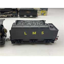 Wrenn '00' gauge - two Class 8F 2-8-0 locomotives - No.48073 in BR Plain Black; boxed; and No.8042 in LMS Plain Black; with unassociated plain blue box (2)
