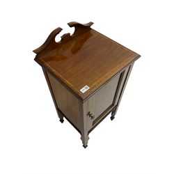 Edwardian inlaid mahogany bedside cabinet, the shaped pediment over moulded top, inlaid with satinwood banding, enclosed by single panelled door, on square supports with stepped spade feet, shaped brackets