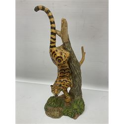 Ten Franklin Mint National wildlife Foundation Big Cats of the World figures to include, White Bengal Tiger, Jaguar, Cougar, Cheetah, Clouded Leopard etc, with display stand